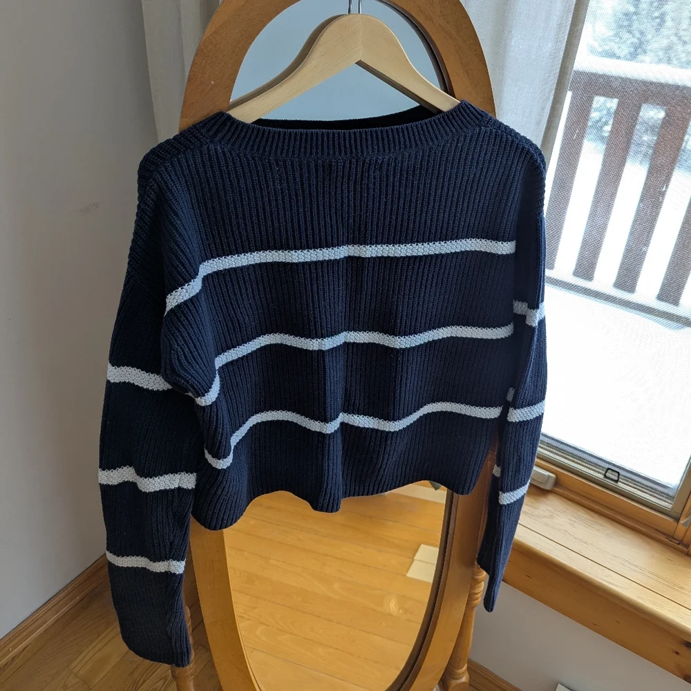 🌼 Banana Republic - Blue & White Striped Sweater - Picture 3 of 5